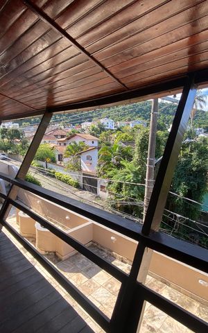 Casa de condomínio para alugar com 704m², 6 quartos e 2 vagas Casa de condomínio para alugar com 704m², 6 quartos e 2 vagasVaranda