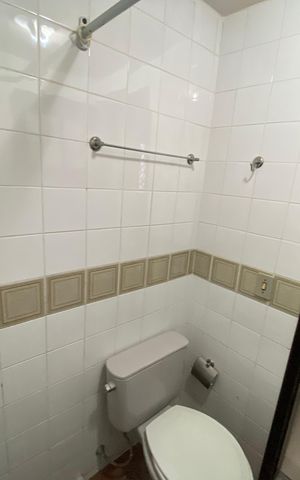 Casa de condomínio para alugar com 704m², 6 quartos e 2 vagas Casa de condomínio para alugar com 704m², 6 quartos e 2 vagasBanheiro 4
