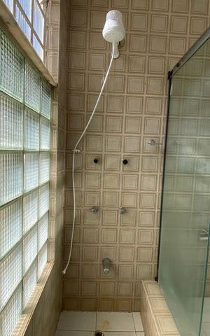 Casa de condomínio para alugar com 704m², 6 quartos e 2 vagas Casa de condomínio para alugar com 704m², 6 quartos e 2 vagasBanheiro 1