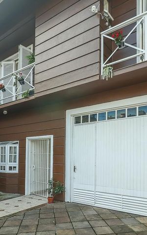 Casa à venda com 278m², 4 quartos e 4 vagasFachada