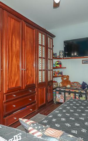 Casa à venda com 278m², 4 quartos e 4 vagasQuarto 2