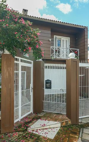 Casa à venda com 278m², 4 quartos e 4 vagasFachada