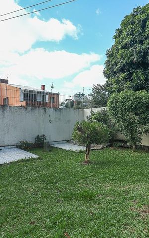 Casa à venda com 278m², 4 quartos e 4 vagasFundos