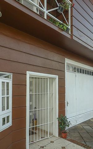 Casa à venda com 278m², 4 quartos e 4 vagasFachada