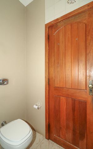 Casa à venda com 278m², 4 quartos e 4 vagasBanheiro da Suíte