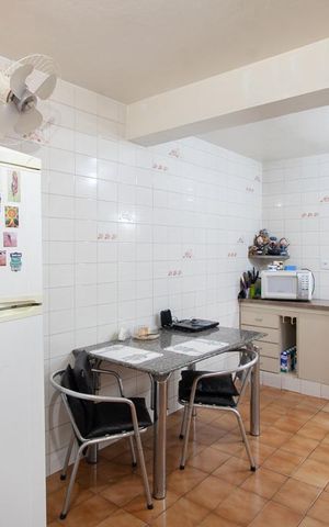 Casa à venda com 360m², 4 quartos e 4 vagas Casa à venda com 360m², 4 quartos e 4 vagasCozinha