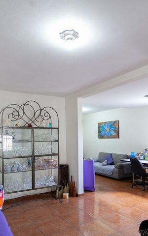 Casa à venda com 360m², 4 quartos e 4 vagas Casa à venda com 360m², 4 quartos e 4 vagasSala 1