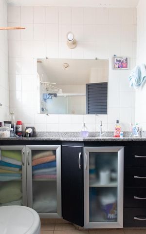 Casa à venda com 360m², 4 quartos e 4 vagas Casa à venda com 360m², 4 quartos e 4 vagasBanheiro Social 1