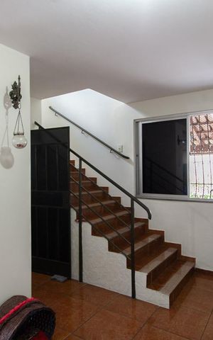 Casa à venda com 360m², 4 quartos e 4 vagas Casa à venda com 360m², 4 quartos e 4 vagasSala 1