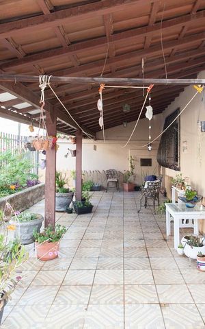 Casa à venda com 360m², 4 quartos e 4 vagas Casa à venda com 360m², 4 quartos e 4 vagasVaranda