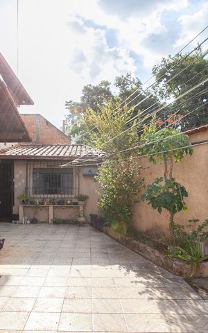 Casa à venda com 360m², 4 quartos e 4 vagas Casa à venda com 360m², 4 quartos e 4 vagasGaragem e Quintal