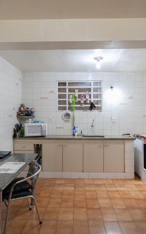 Casa à venda com 360m², 4 quartos e 4 vagas Casa à venda com 360m², 4 quartos e 4 vagasCozinha