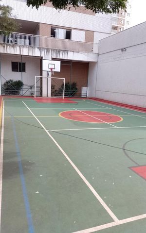 Apartamento para alugar com 102m², 3 quartos e 2 vagas Apartamento para alugar com 102m², 3 quartos e 2 vagasÁrea comum - Quadra esportiva