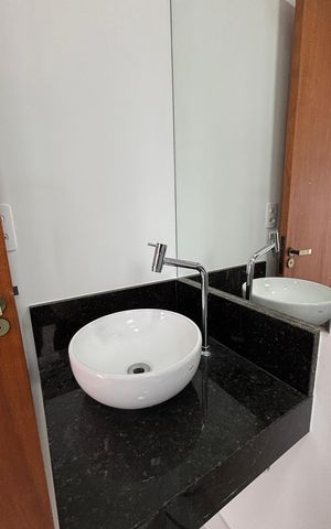 Apartamento à venda com 59m², 2 quartos e 2 vagas Apartamento à venda com 59m², 2 quartos e 2 vagasBanheiro da Suíte
