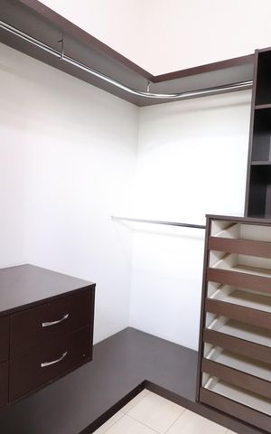 Casa para alugar com 420m², 4 quartos e 4 vagas Closet Suíte 1