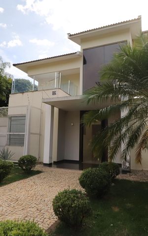 Casa para alugar com 420m², 4 quartos e 4 vagasFachada