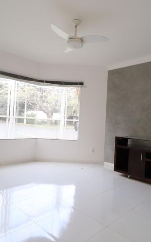 Casa para alugar com 420m², 4 quartos e 4 vagasSala de TV