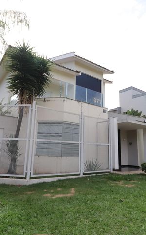 Casa para alugar com 420m², 4 quartos e 4 vagasFachada