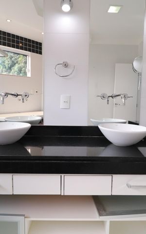 Casa para alugar com 420m², 4 quartos e 4 vagasBanheiro Suíte 1