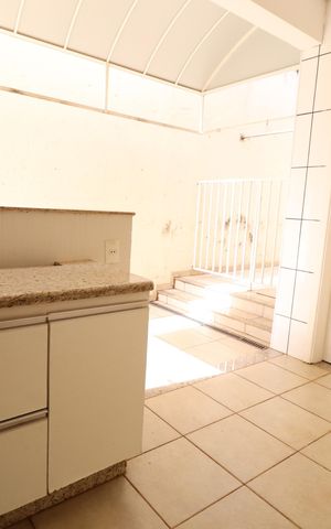 Casa para alugar com 420m², 4 quartos e 4 vagasÁrea de Serviço