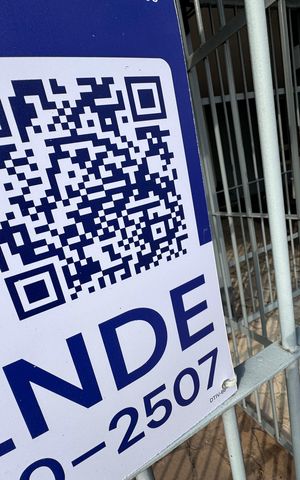Apartamento à venda com 78m², 2 quartos e 1 vaga Apartamento à venda com 78m², 2 quartos e 1 vagaPlaca