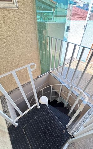 Apartamento à venda com 88m², 2 quartos e 1 vaga Apartamento à venda com 88m², 2 quartos e 1 vagaEscada