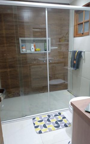 Casa à venda com 135m², 2 quartos e 2 vagas Casa à venda com 135m², 2 quartos e 2 vagasBanheiro 1