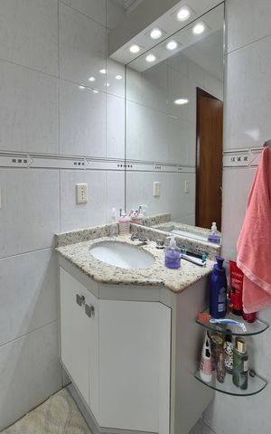 Casa à venda com 217m², 3 quartos e 5 vagasBanheiro da Suíte 1