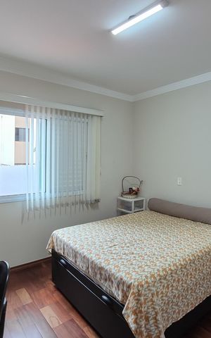 Casa à venda com 217m², 3 quartos e 5 vagasQuarto 2 ( Suíte )