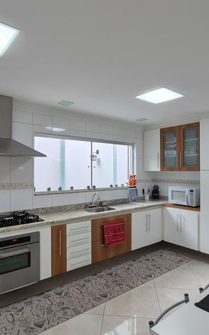 Casa à venda com 217m², 3 quartos e 5 vagascozinha