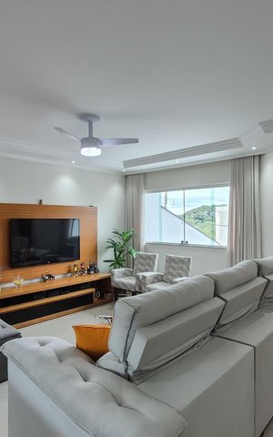 Casa à venda com 217m², 3 quartos e 5 vagasSala