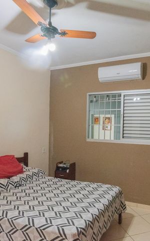 Casa à venda com 180m², 2 quartos e 5 vagas Casa à venda com 180m², 2 quartos e 5 vagasSuíte