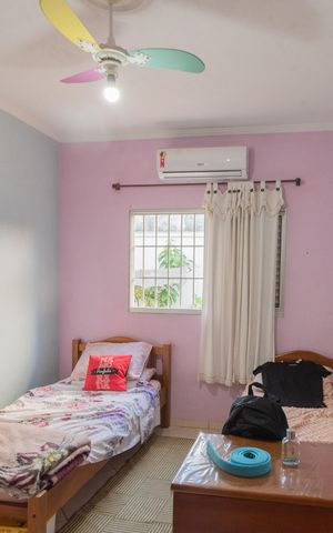 Casa à venda com 180m², 2 quartos e 5 vagas Casa à venda com 180m², 2 quartos e 5 vagasQuarto
