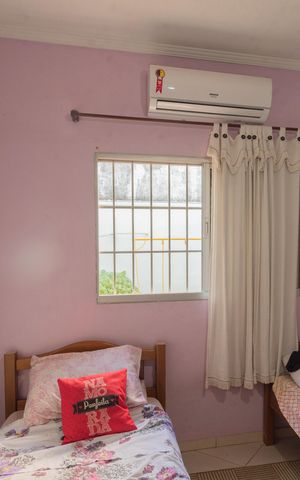 Casa à venda com 180m², 2 quartos e 5 vagas Casa à venda com 180m², 2 quartos e 5 vagasQuarto
