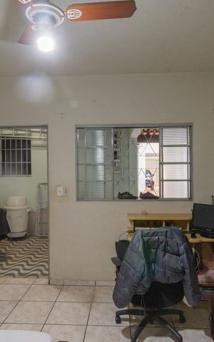 Casa à venda com 180m², 2 quartos e 5 vagas Casa à venda com 180m², 2 quartos e 5 vagasEdícila
