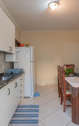 Casa à venda com 180m², 2 quartos e 5 vagas Casa à venda com 180m², 2 quartos e 5 vagasCozinha