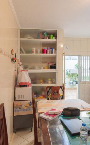 Casa à venda com 180m², 2 quartos e 5 vagas Casa à venda com 180m², 2 quartos e 5 vagasCozinha
