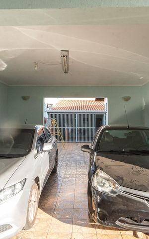 Casa à venda com 180m², 2 quartos e 5 vagas Casa à venda com 180m², 2 quartos e 5 vagasGaragem