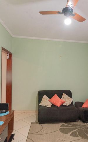 Casa à venda com 180m², 2 quartos e 5 vagas Casa à venda com 180m², 2 quartos e 5 vagasSala