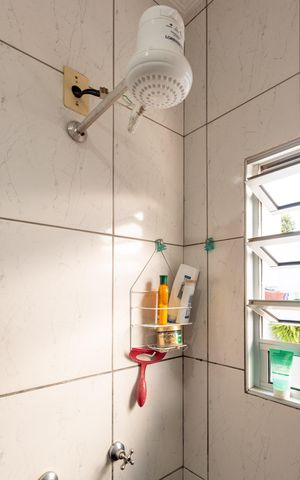 Casa à venda com 180m², 2 quartos e 5 vagas Casa à venda com 180m², 2 quartos e 5 vagasBanheiro