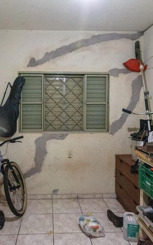 Casa à venda com 180m², 2 quartos e 5 vagas Casa à venda com 180m², 2 quartos e 5 vagasEdícila
