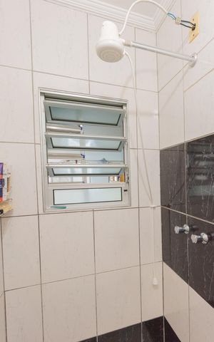 Casa à venda com 180m², 2 quartos e 5 vagas Casa à venda com 180m², 2 quartos e 5 vagasBanheiro da Suíte