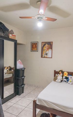 Casa à venda com 180m², 2 quartos e 5 vagas Casa à venda com 180m², 2 quartos e 5 vagasEdícila