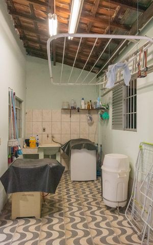 Casa à venda com 180m², 2 quartos e 5 vagas Casa à venda com 180m², 2 quartos e 5 vagasÁrea de Serviço
