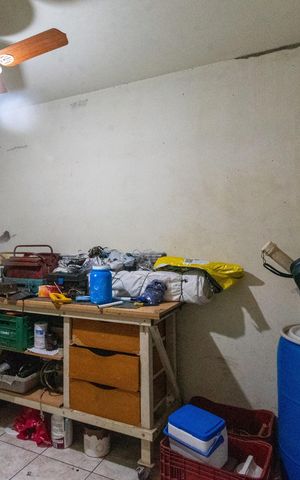 Casa à venda com 180m², 2 quartos e 5 vagas Casa à venda com 180m², 2 quartos e 5 vagasEdícila