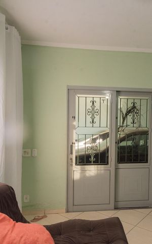 Casa à venda com 180m², 2 quartos e 5 vagas Casa à venda com 180m², 2 quartos e 5 vagasSala