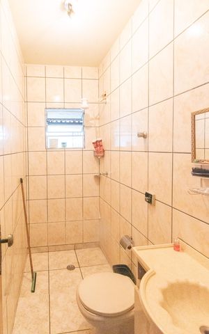 Casa à venda com 180m², 2 quartos e 5 vagas Casa à venda com 180m², 2 quartos e 5 vagasEdícila - Banheiro