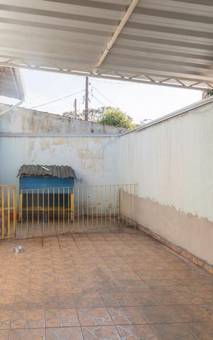 Casa à venda com 180m², 2 quartos e 5 vagas Casa à venda com 180m², 2 quartos e 5 vagasGaragem e Canil