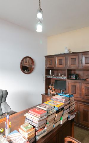 Casa à venda com 555m², 5 quartos e 10 vagas Casa à venda com 555m², 5 quartos e 10 vagasEscritório