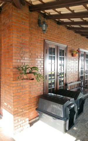 Casa à venda com 555m², 5 quartos e 10 vagas Casa à venda com 555m², 5 quartos e 10 vagasÁrea comum